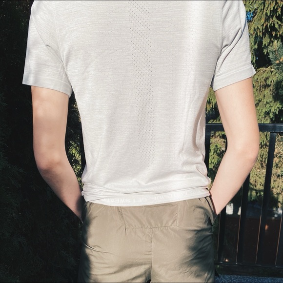 Lululemon Metal Vent Tech Short Sleeve 2.0 - Picture 2 of 5